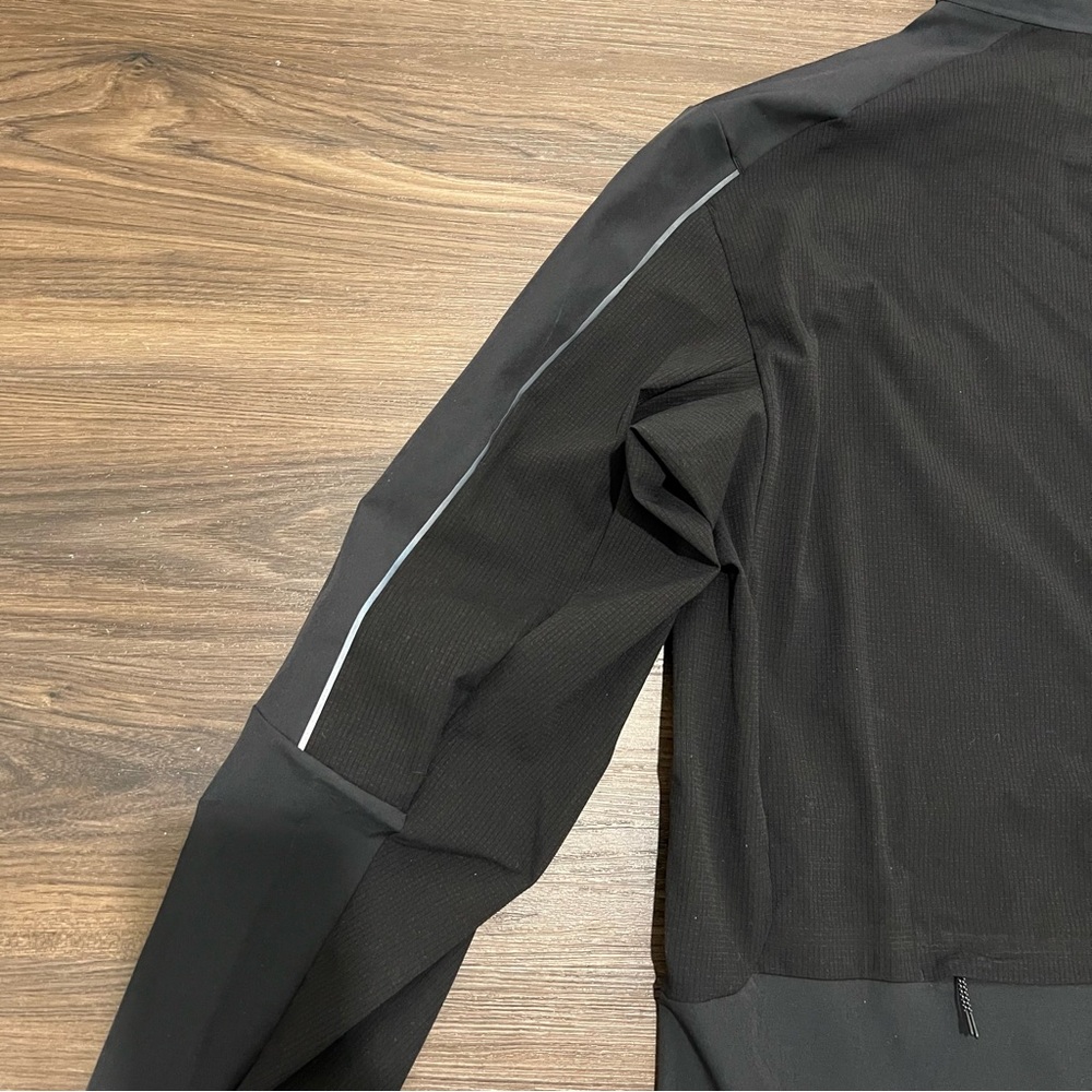 Lululemon Men's Black Lightweight Hooded Jacket - Picture 13 of 15